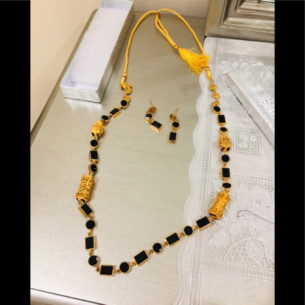 Gold plated stones necklace set